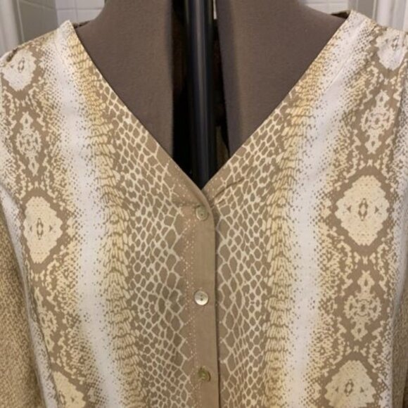 Ruby Rd. Size XL. Reptile Print. Button/Tie Closure. V-Neck. Blouse. B102 - Picture 3 of 8
